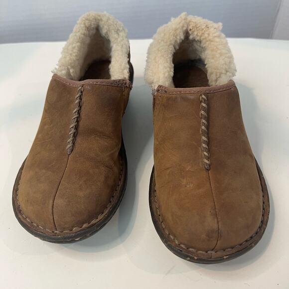 UGG Women’s Bettey 5747 Brown Leather Sheepskin Slip On Loafer Shoes Sz 5. - Picture 2 of 9